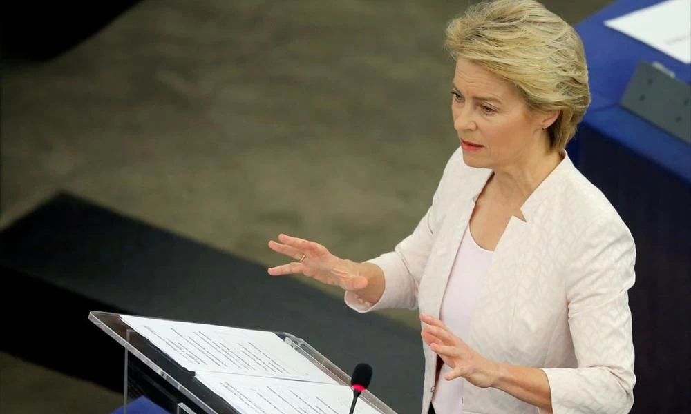 Aνάρτηση της Ούρσουλα Φον ντερ Λάιεν στα ελληνικά για τους εμβολιασμούς